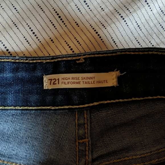 🖤SOLD🖤Levi's 721s • High Rise Medium Wash Skinnies - Picture 4 of 4